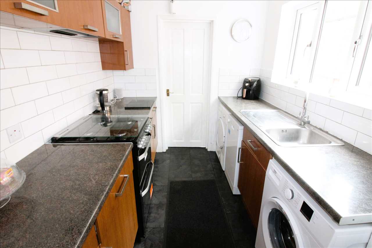 Cambridge Street, Wolverton - Picture 5