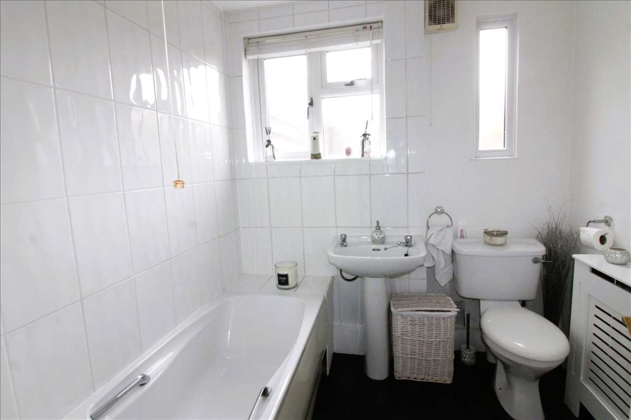 Cambridge Street, Wolverton - Picture 6