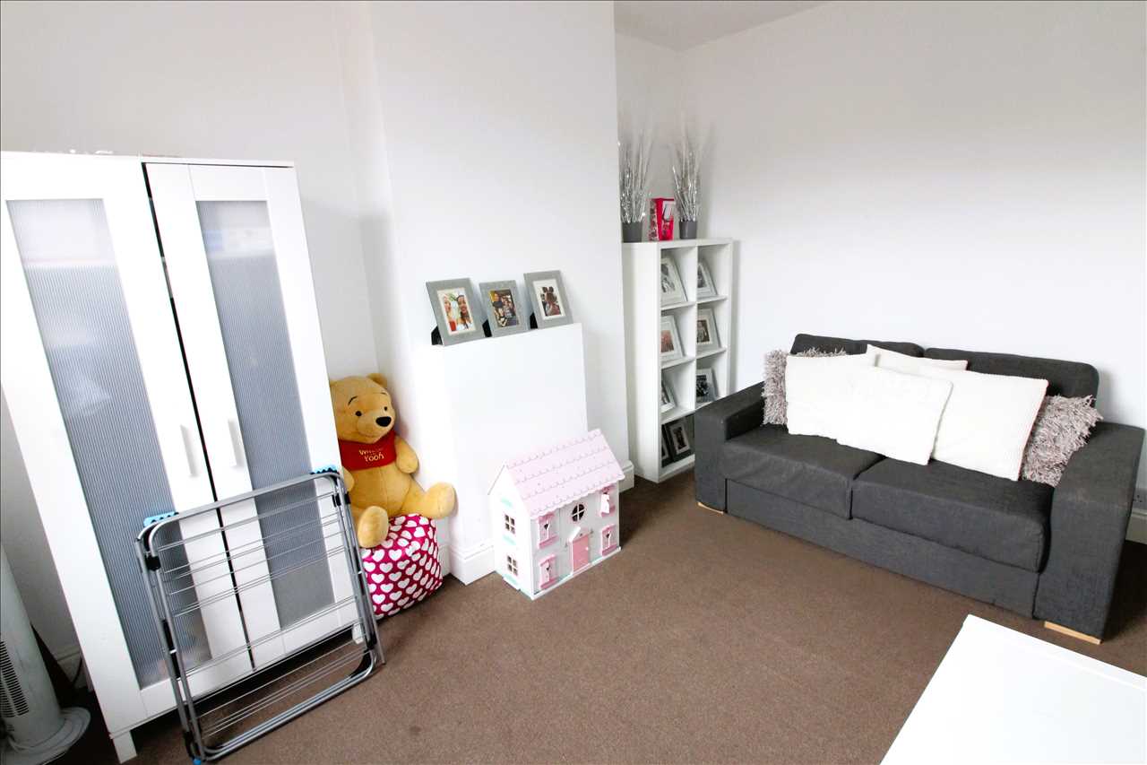 Cambridge Street, Wolverton - Picture 10