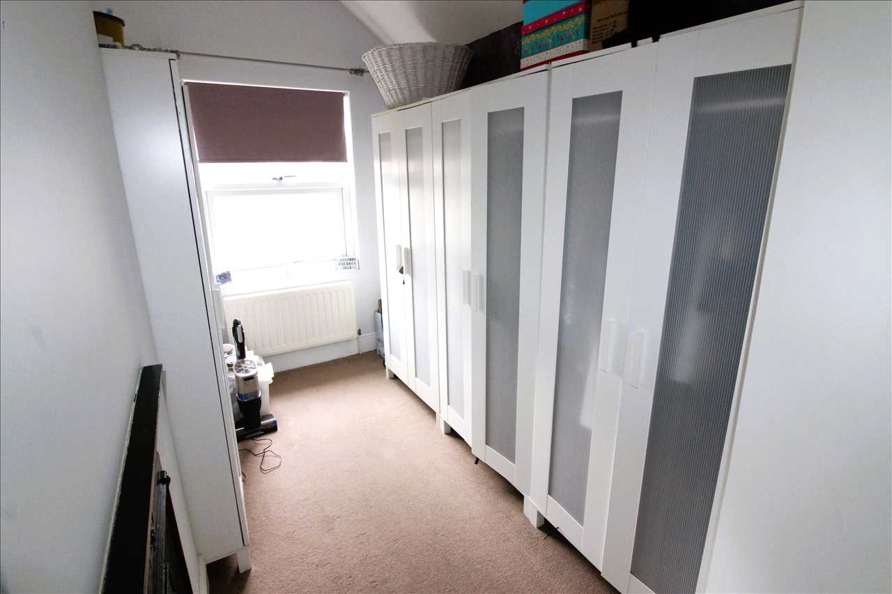 Cambridge Street, Wolverton - Picture 11