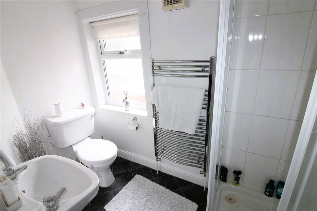 Cambridge Street, Wolverton - Picture 12