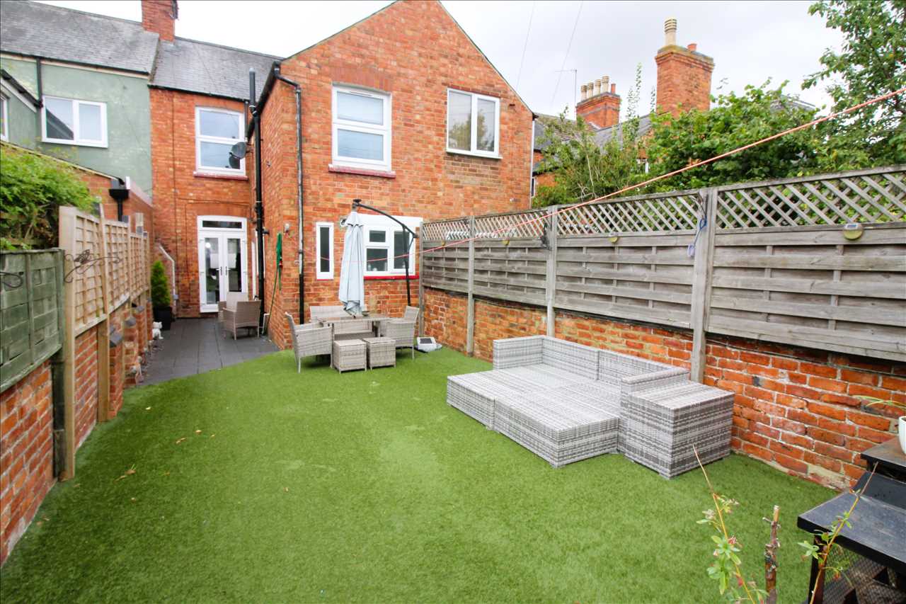 Cambridge Street, Wolverton - Picture 14