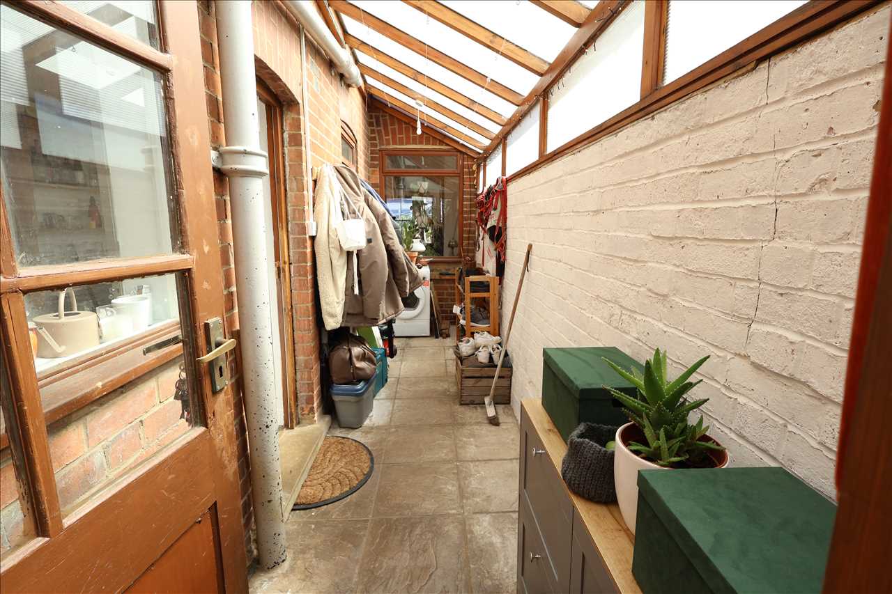 Anson Road, Wolverton - Picture 6