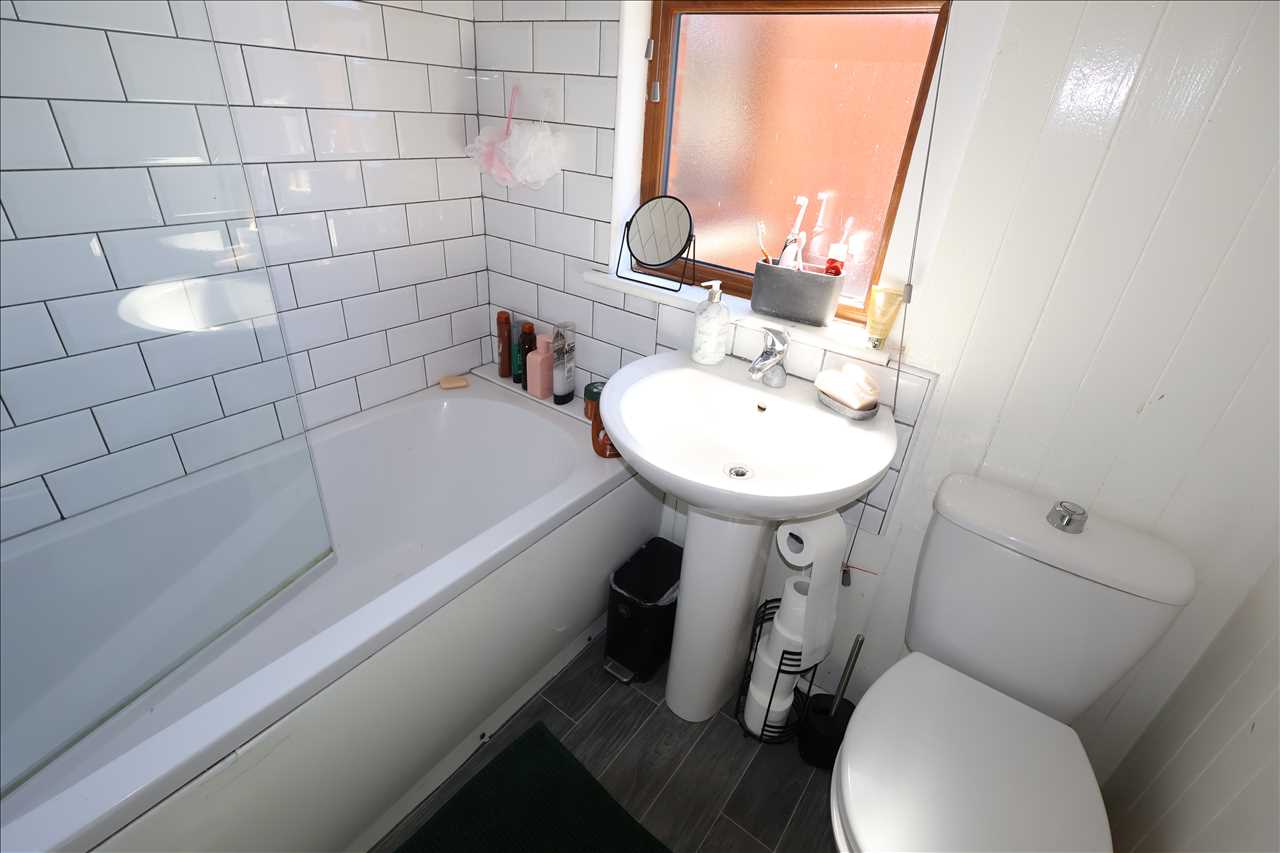 Anson Road, Wolverton - Picture 12