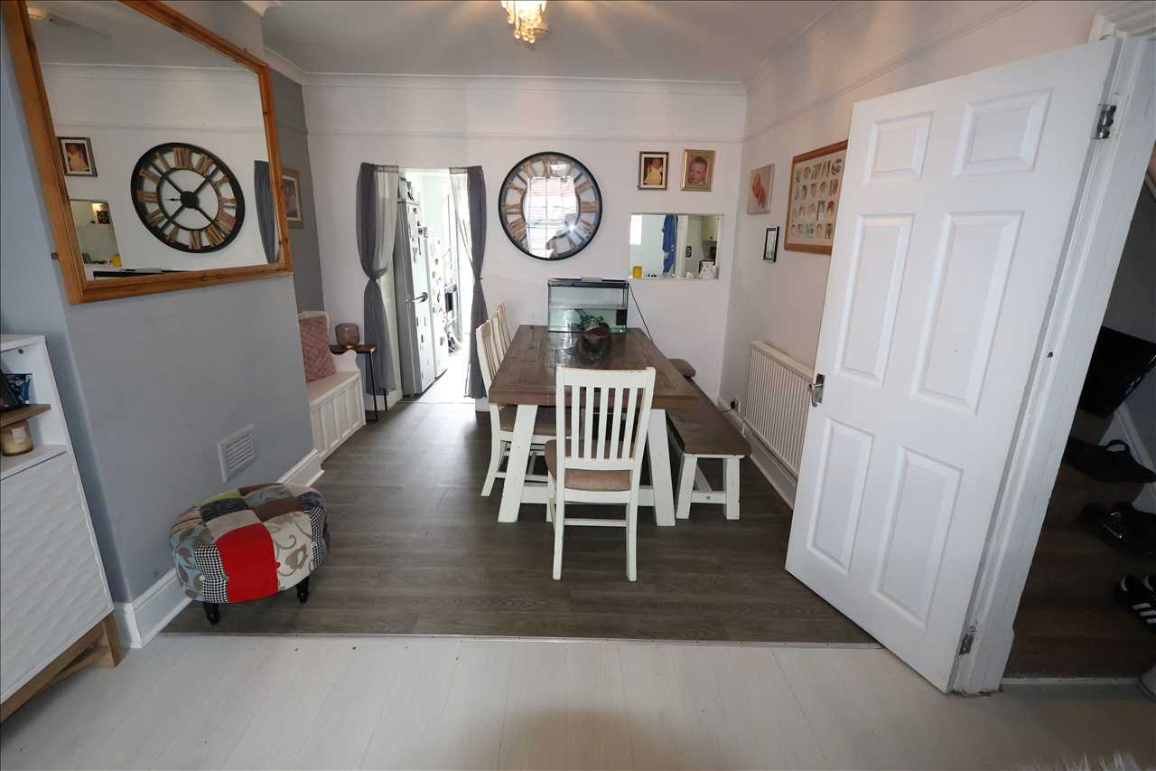 King Edward Street, New Bradwell - Picture 4