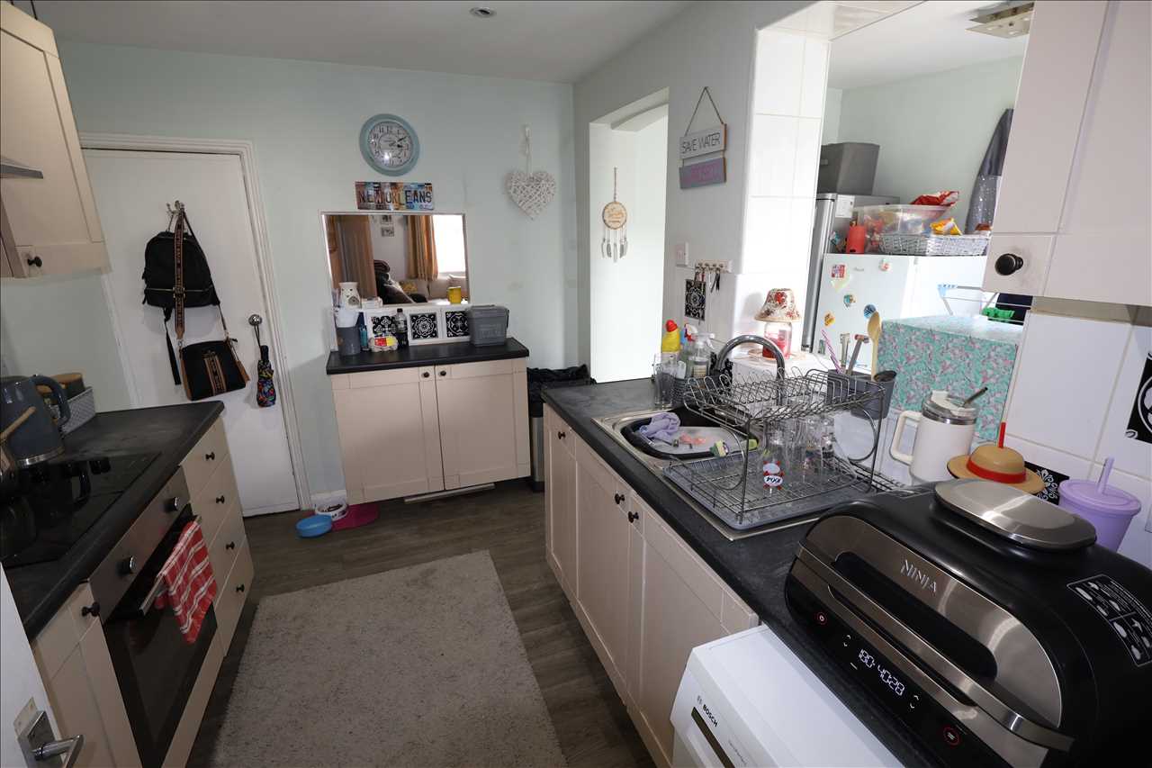 King Edward Street, New Bradwell - Picture 6