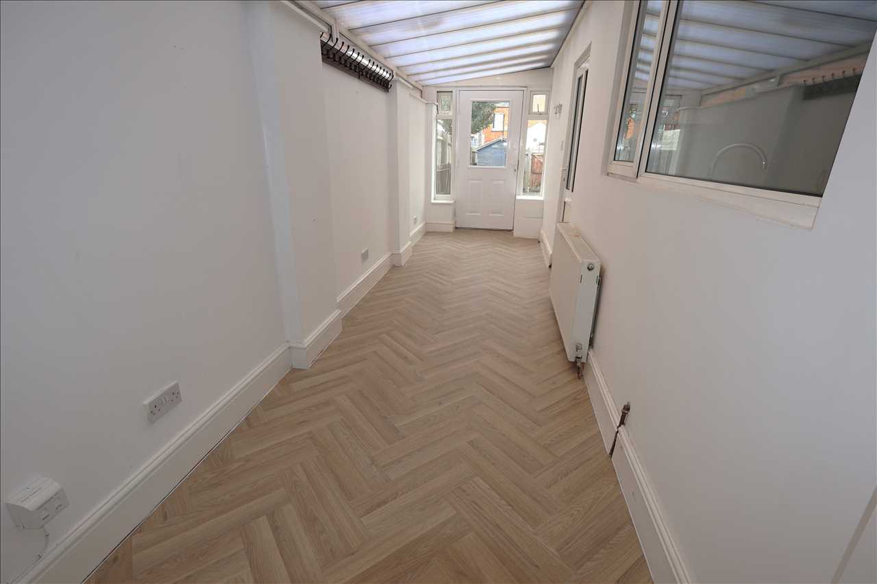 Cambridge Street, Wolverton - Picture 7