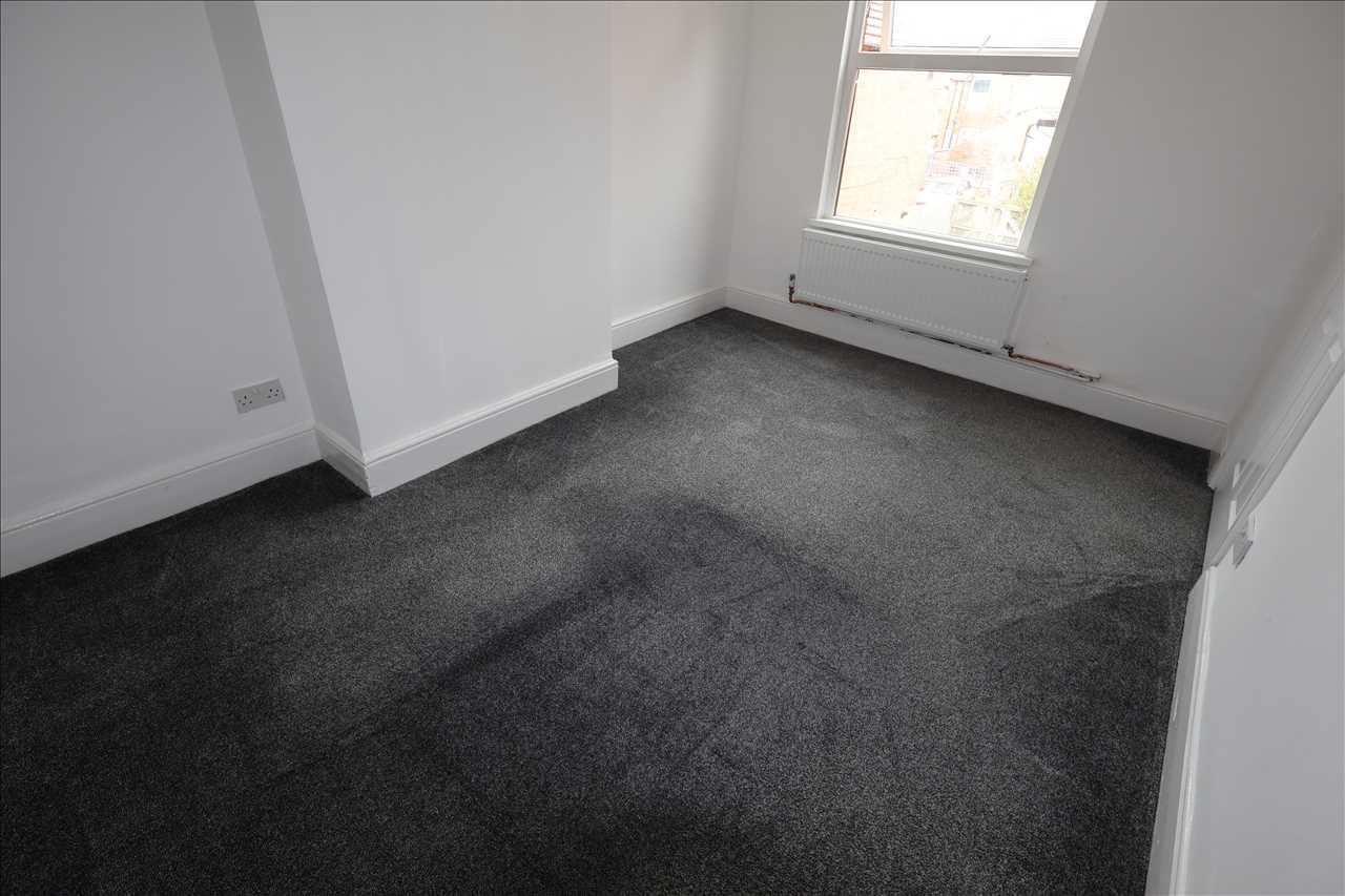 Cambridge Street, Wolverton - Picture 9