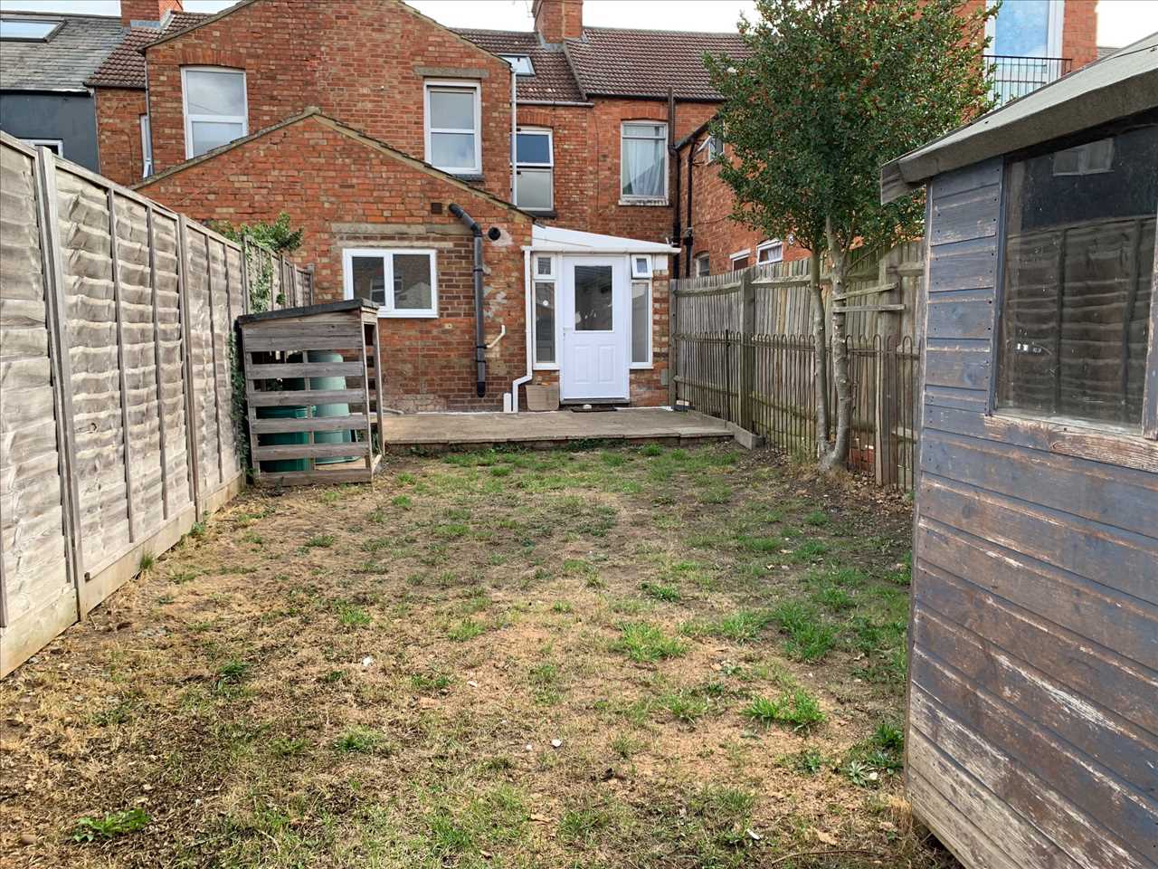 Cambridge Street, Wolverton - Picture 14