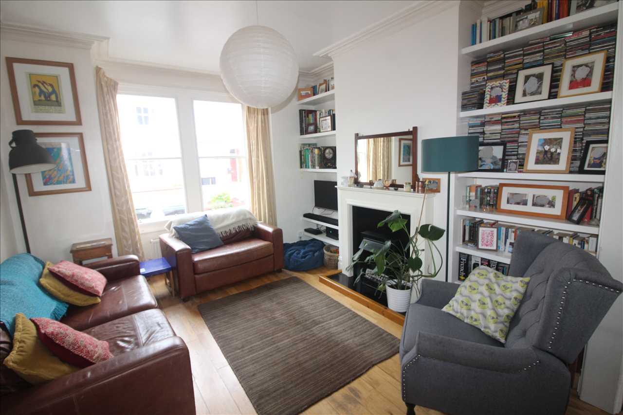Western Road, Wolverton - Picture 2