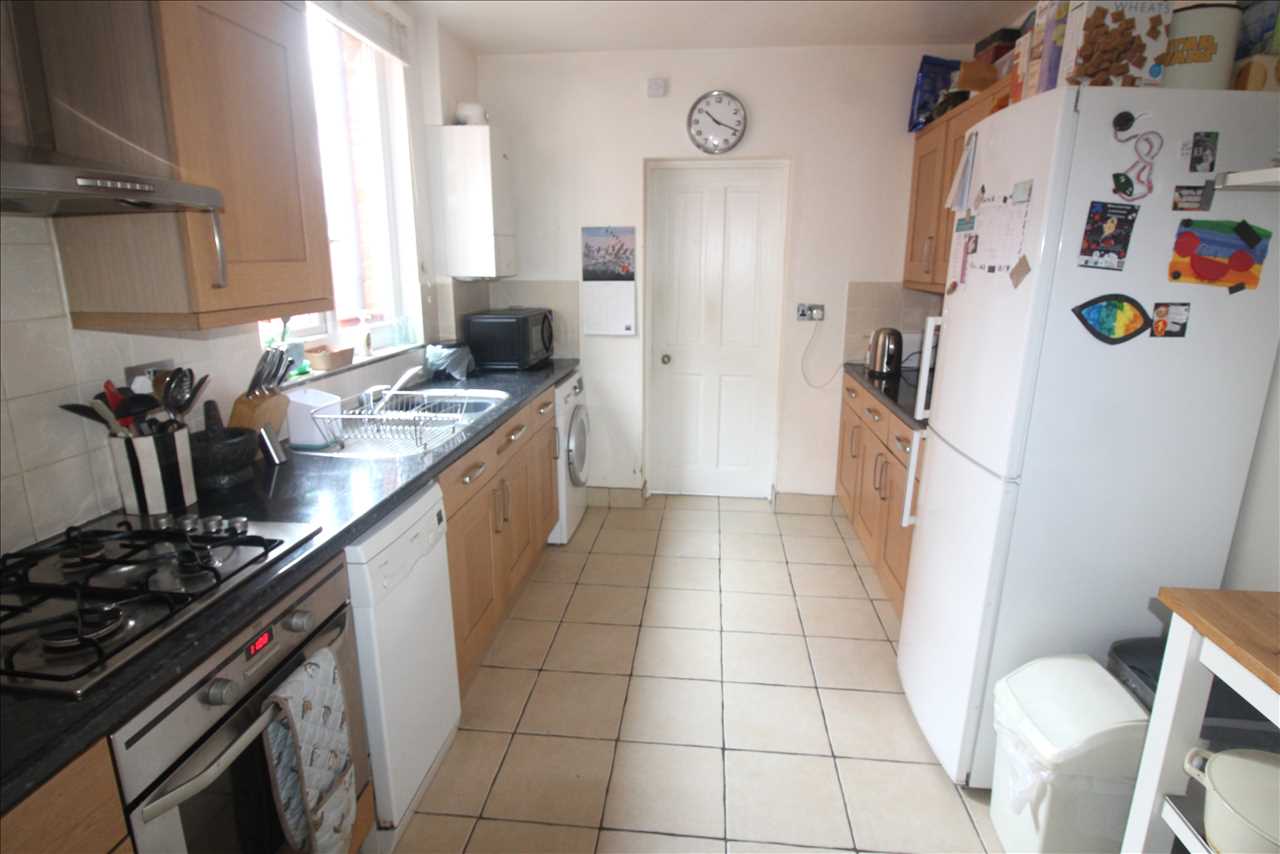 Western Road, Wolverton - Picture 4