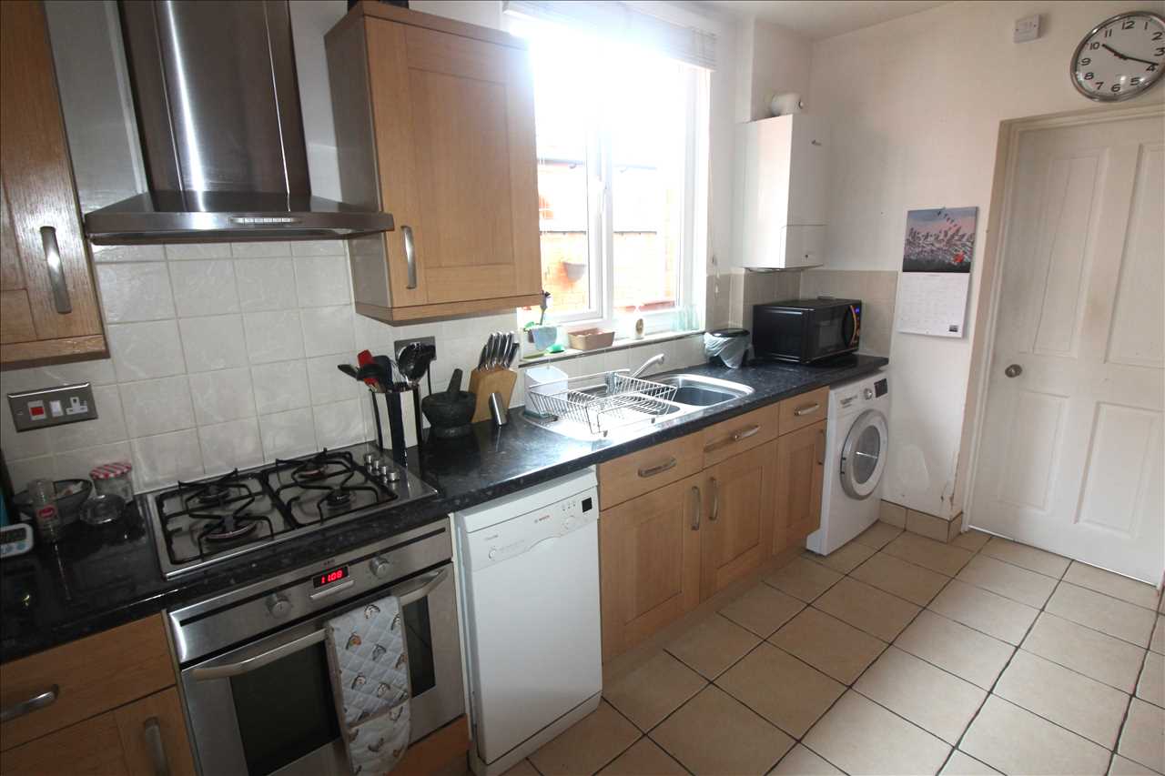 Western Road, Wolverton - Picture 5