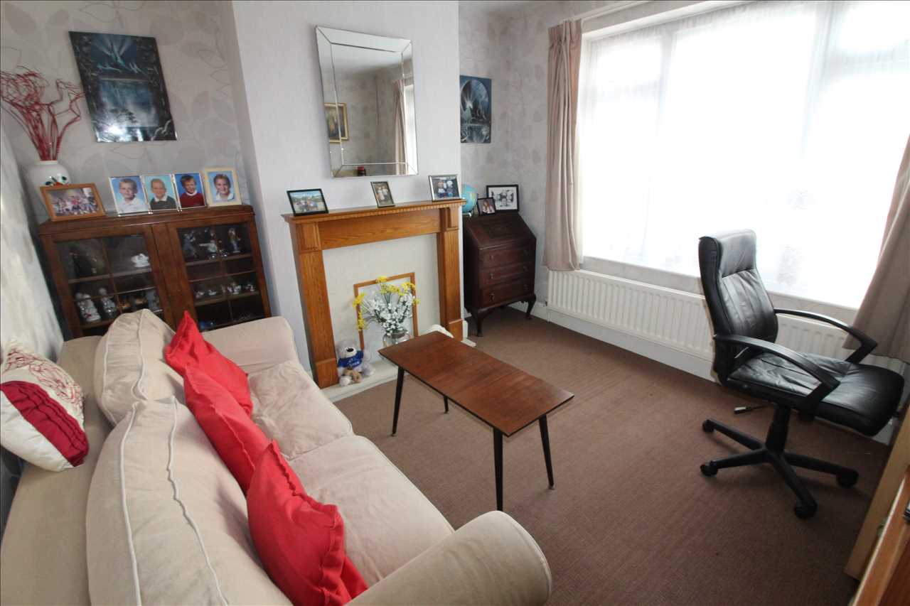 Gloucester Road, Wolverton - Picture 2
