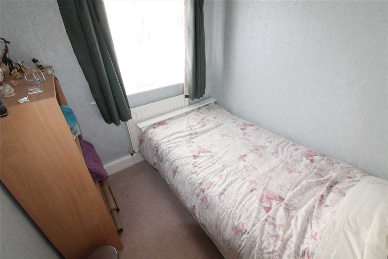 Gloucester Road, Wolverton - Picture 8