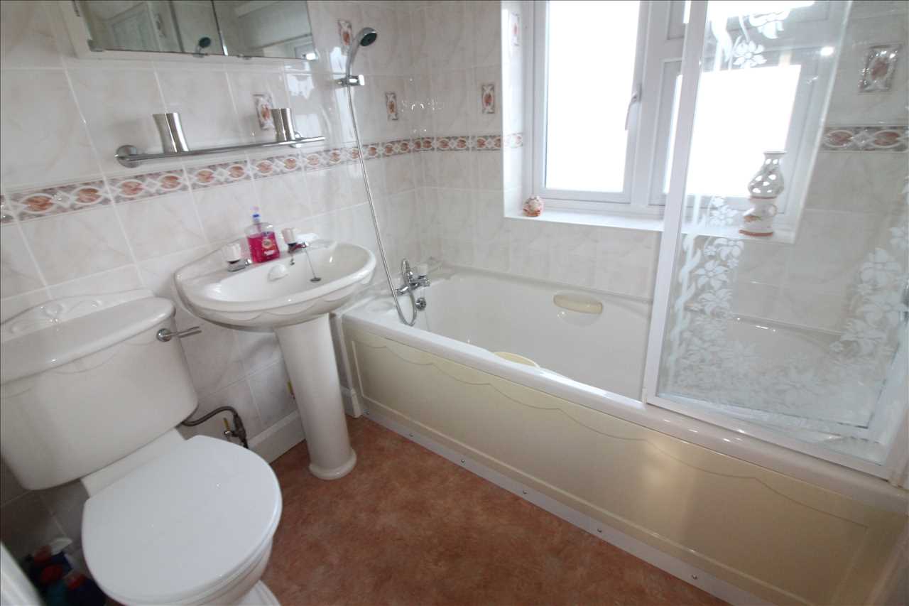 Gloucester Road, Wolverton - Picture 9
