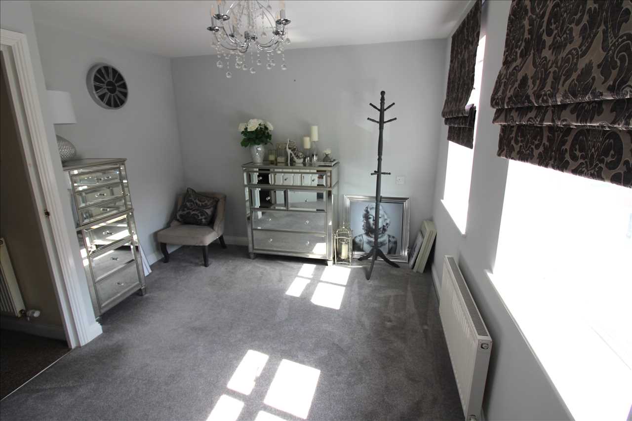 Oriel Close, Wolverton - Picture 5