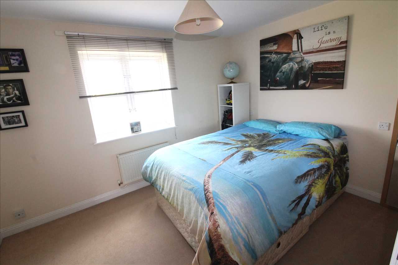 Oriel Close, Wolverton - Picture 7