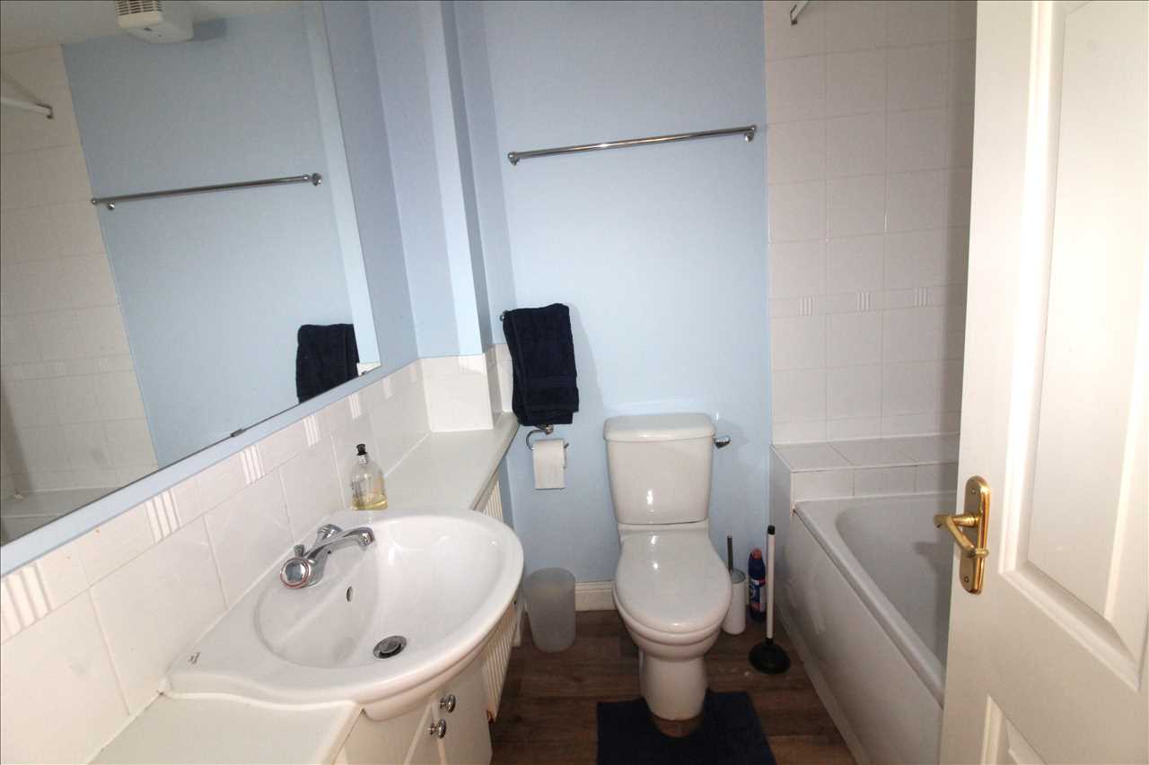 Oriel Close, Wolverton - Picture 8