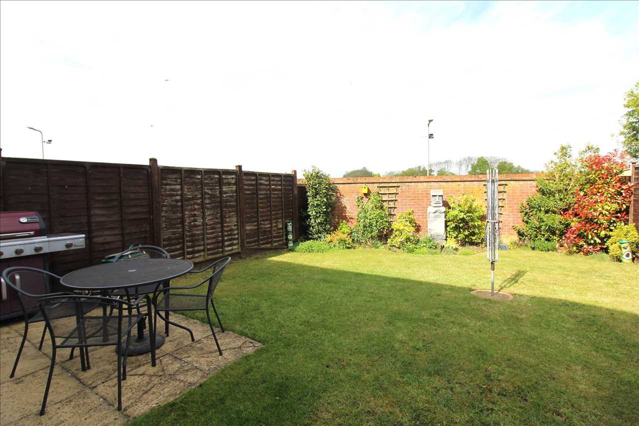 Oriel Close, Wolverton - Picture 13