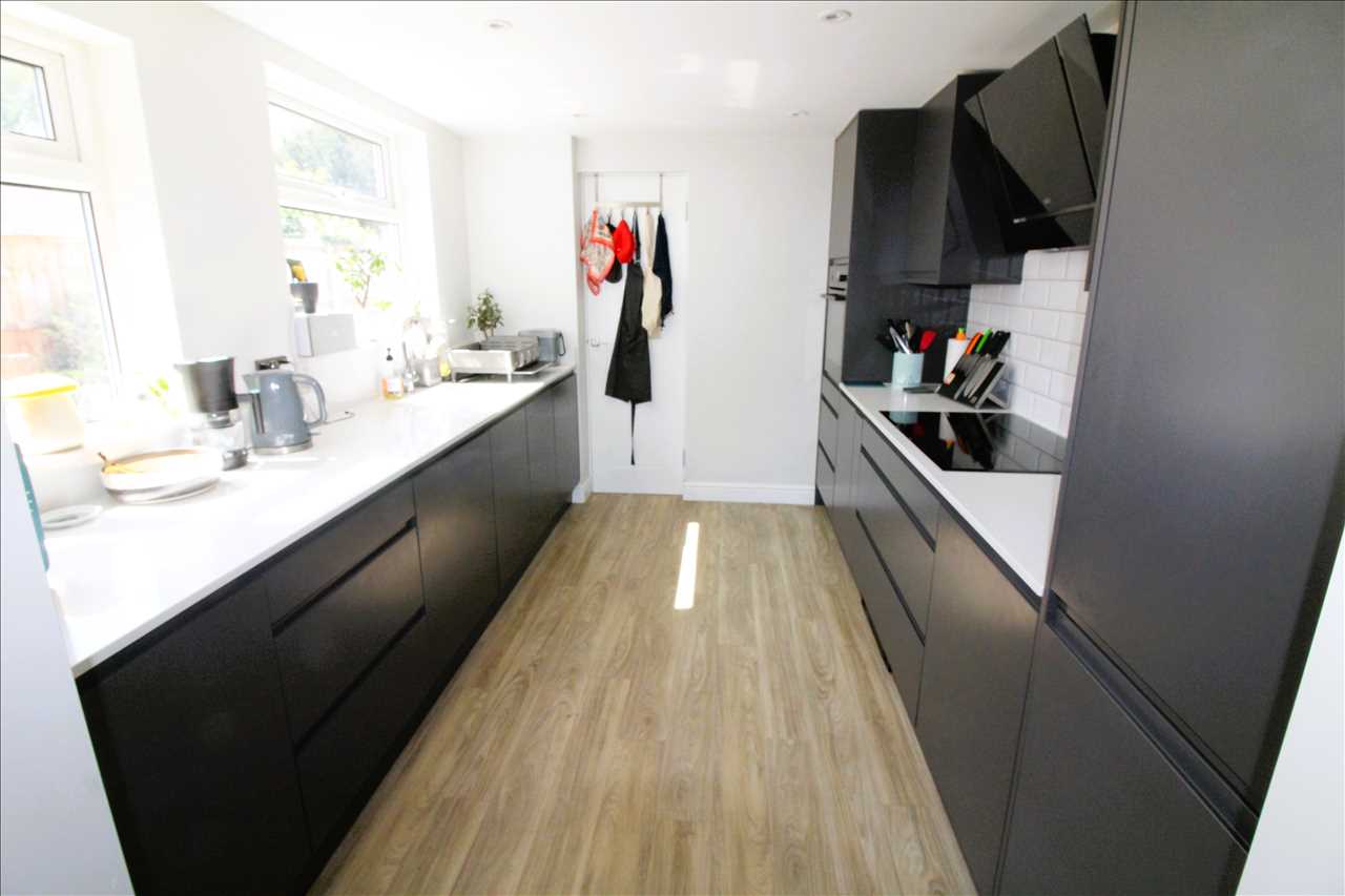 Caledonian Road, New Bradwell - Picture 4
