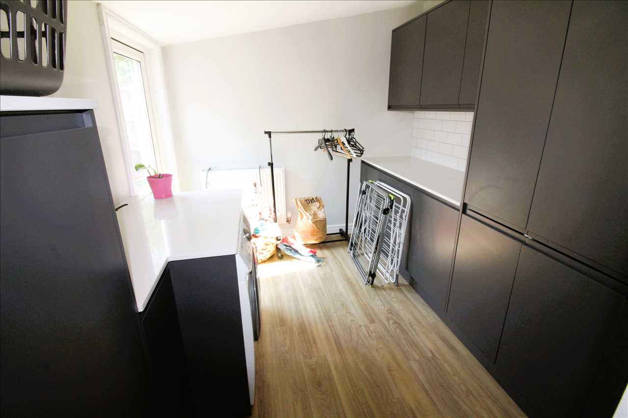 Caledonian Road, New Bradwell - Picture 6