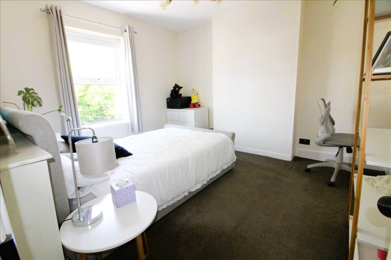 Caledonian Road, New Bradwell - Picture 9