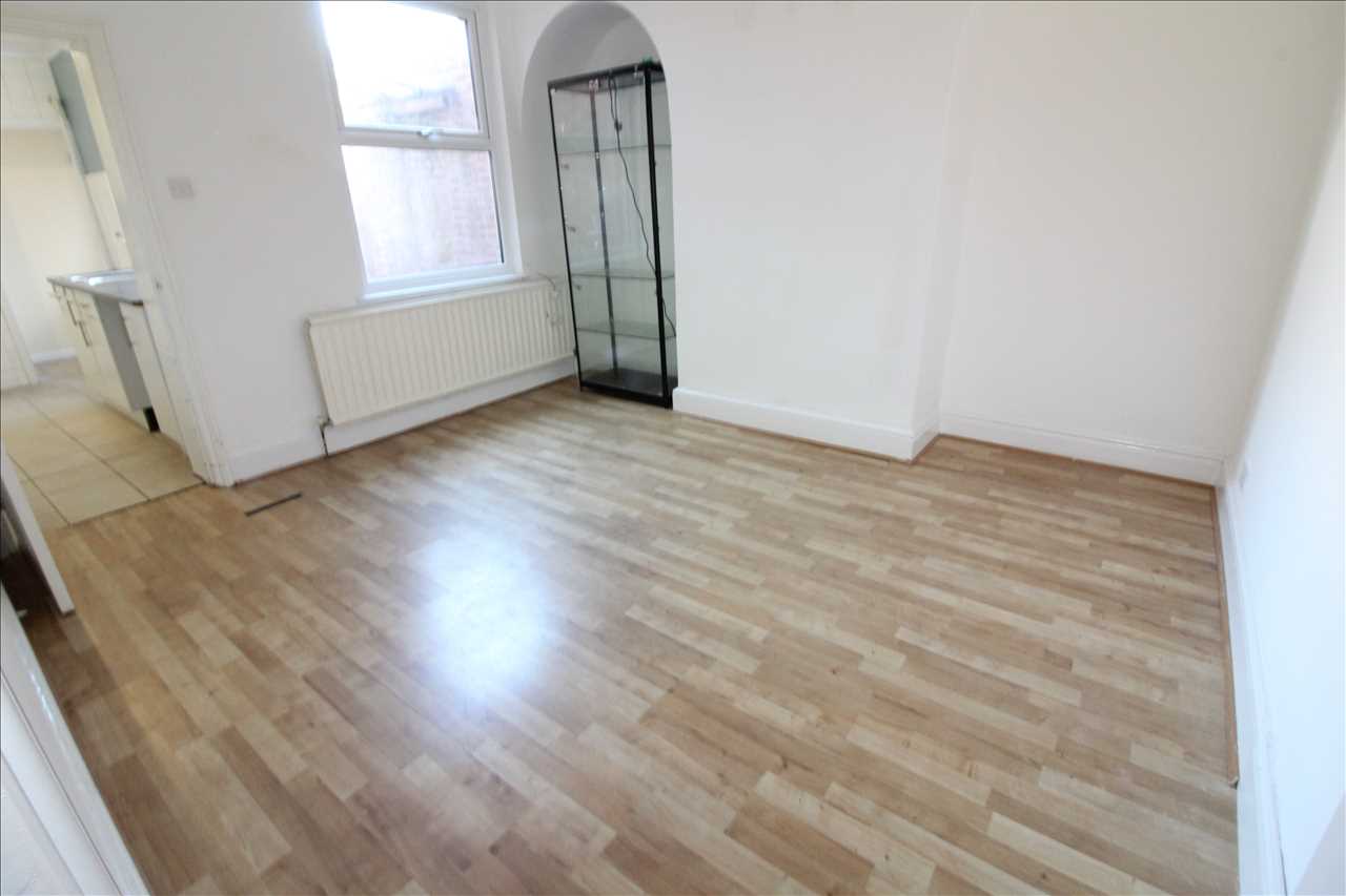 Cambridge Street, Wolverton - Picture 3