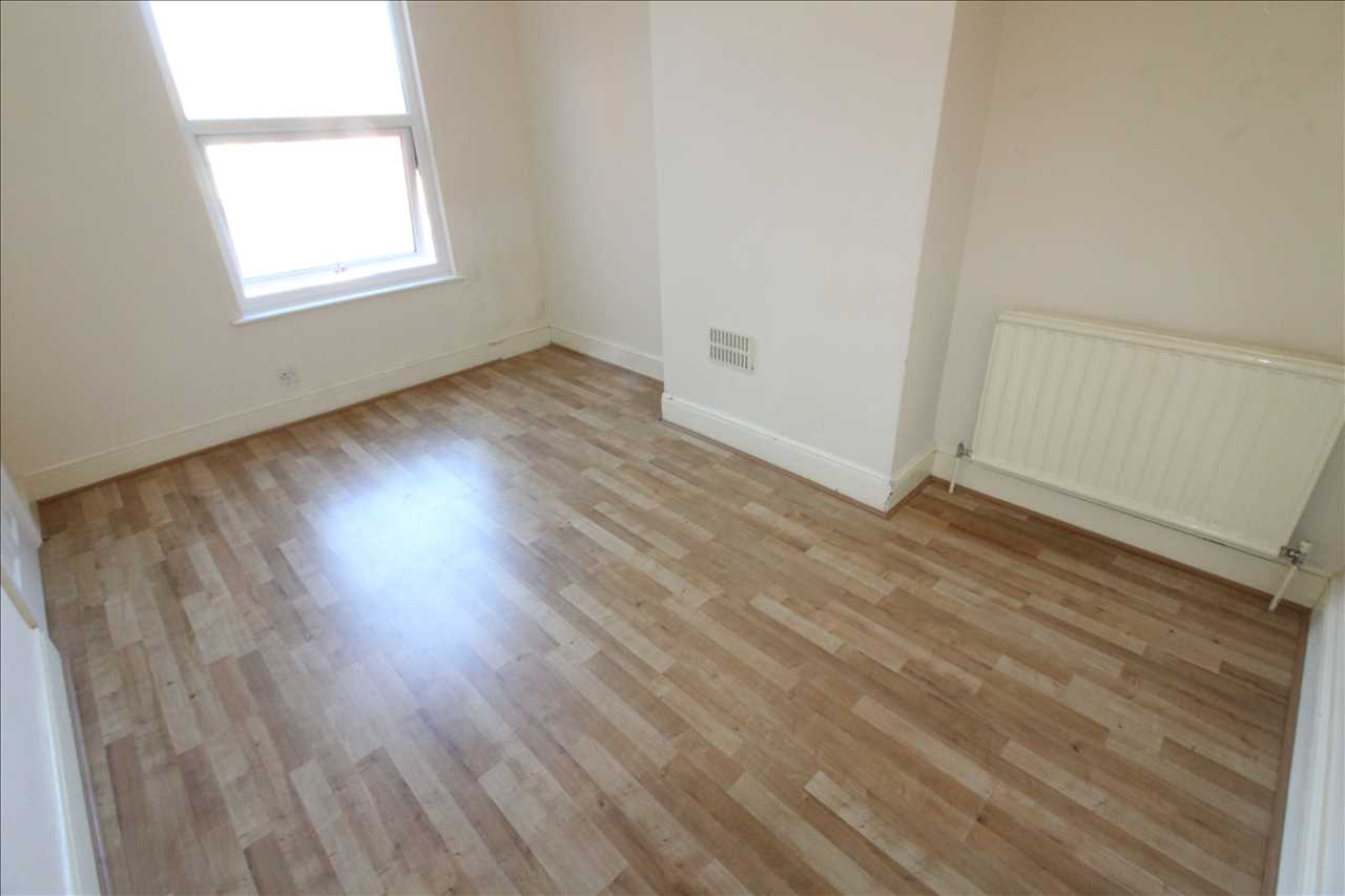 Cambridge Street, Wolverton - Picture 8