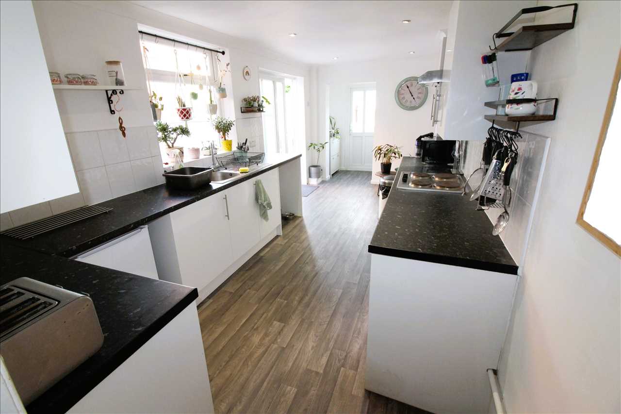 Newport Road, New Bradwell - Picture 4