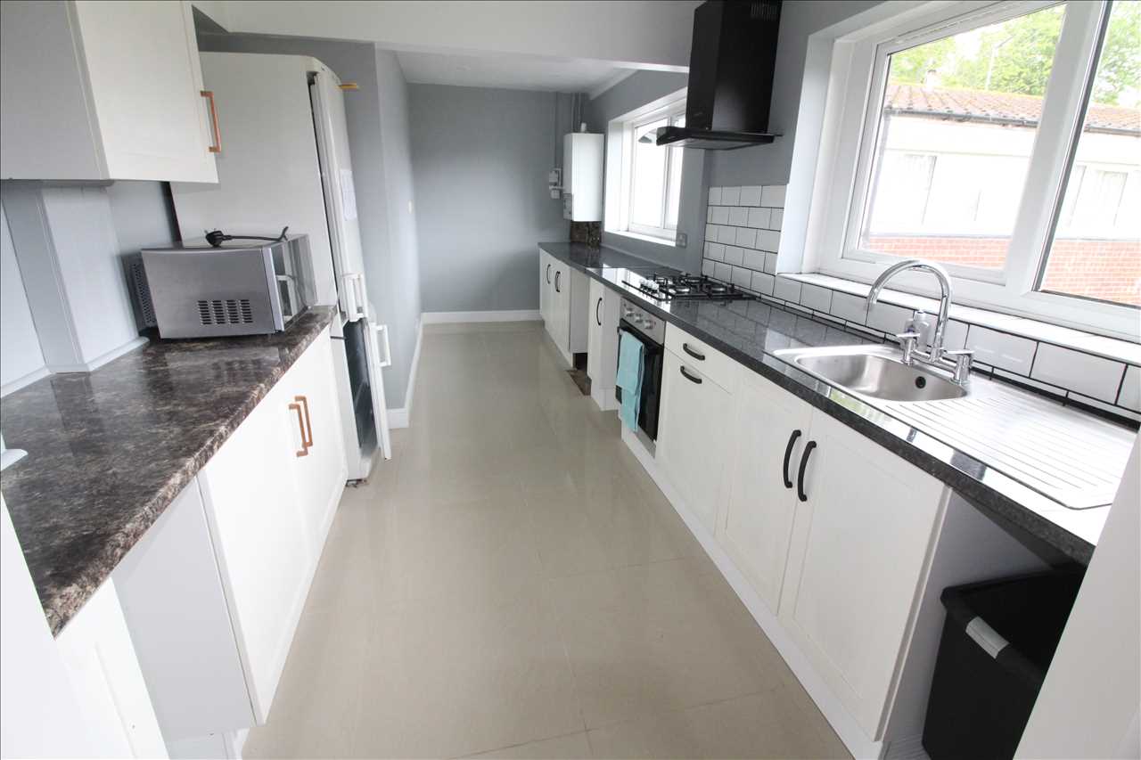 Horners Croft, Wolverton - Picture 4