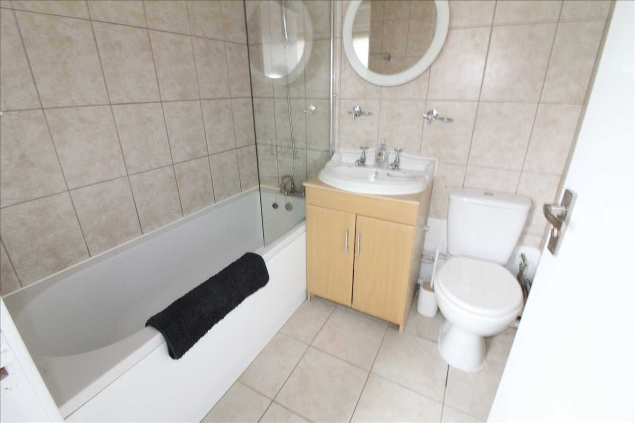 Horners Croft, Wolverton - Picture 9