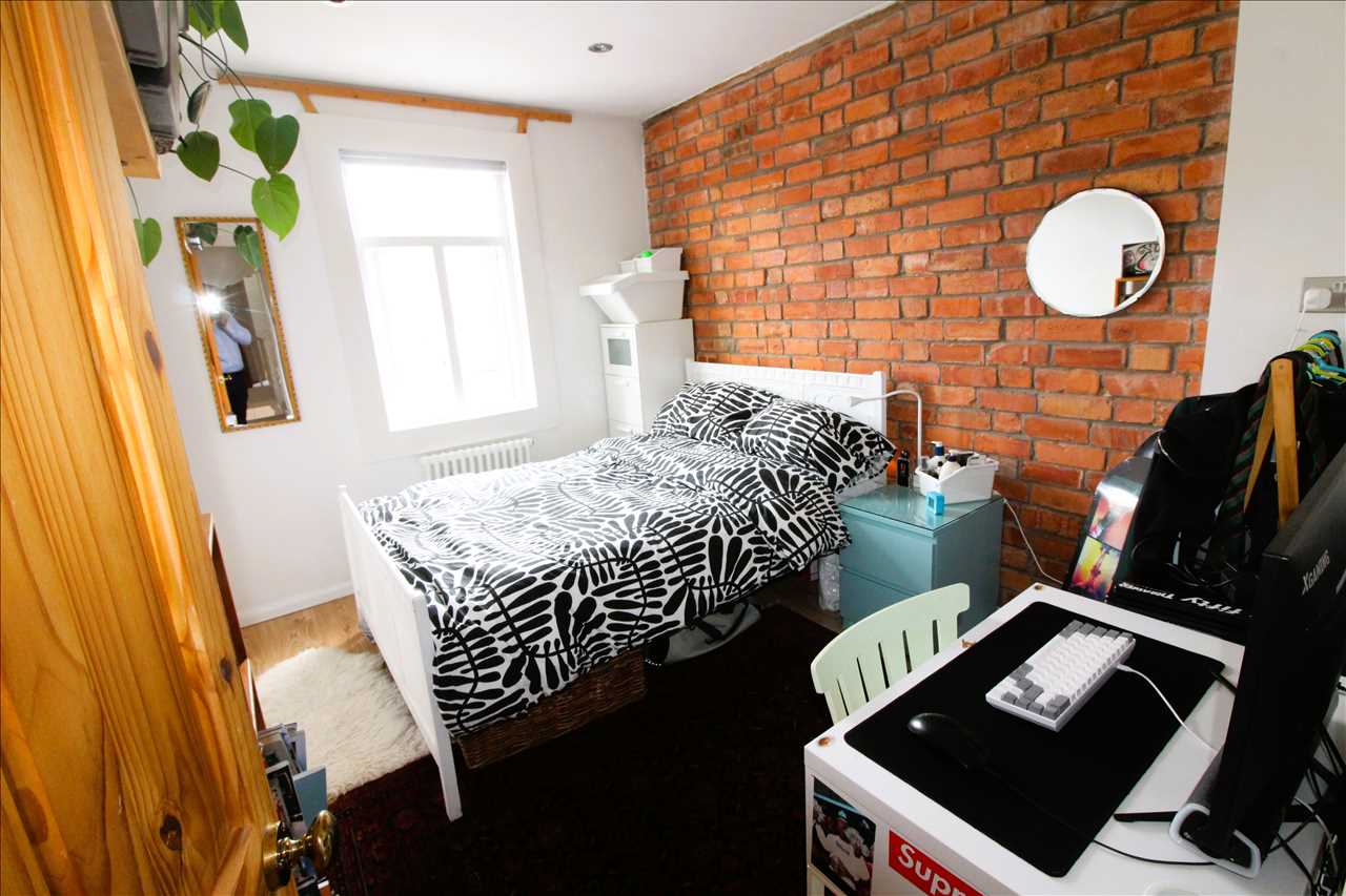 Green Lane, Wolverton - Picture 12