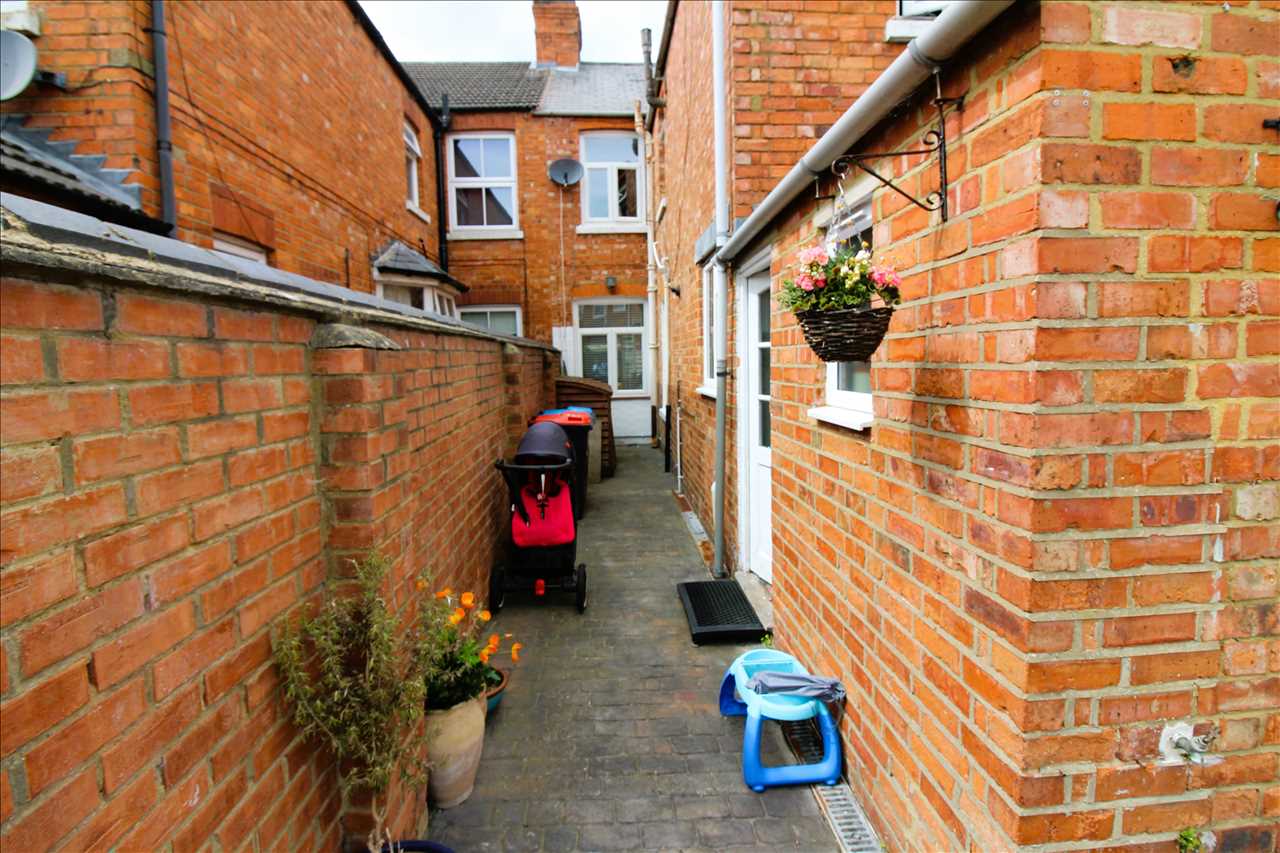 Green Lane, Wolverton - Picture 17
