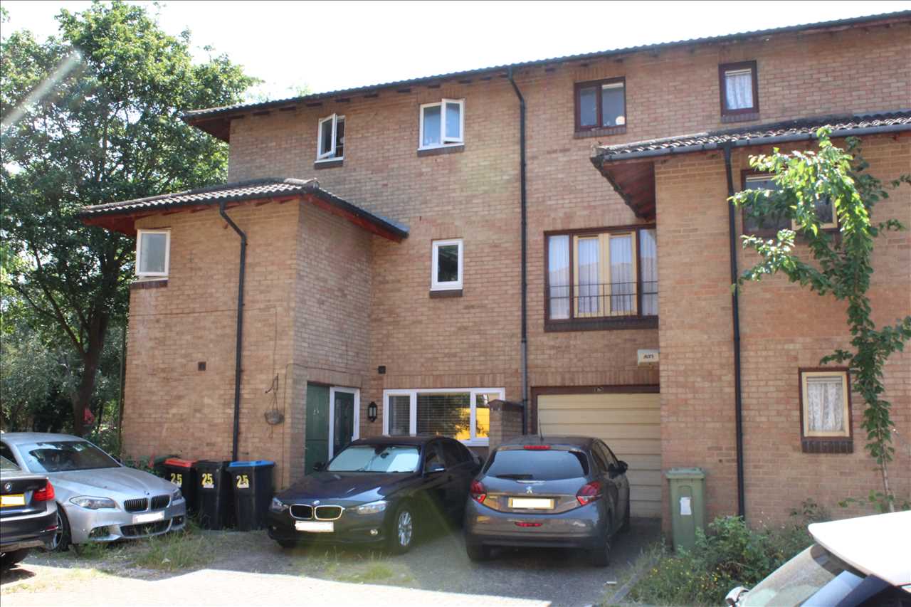 Bridgeford Court, Oldbrook - Picture 1