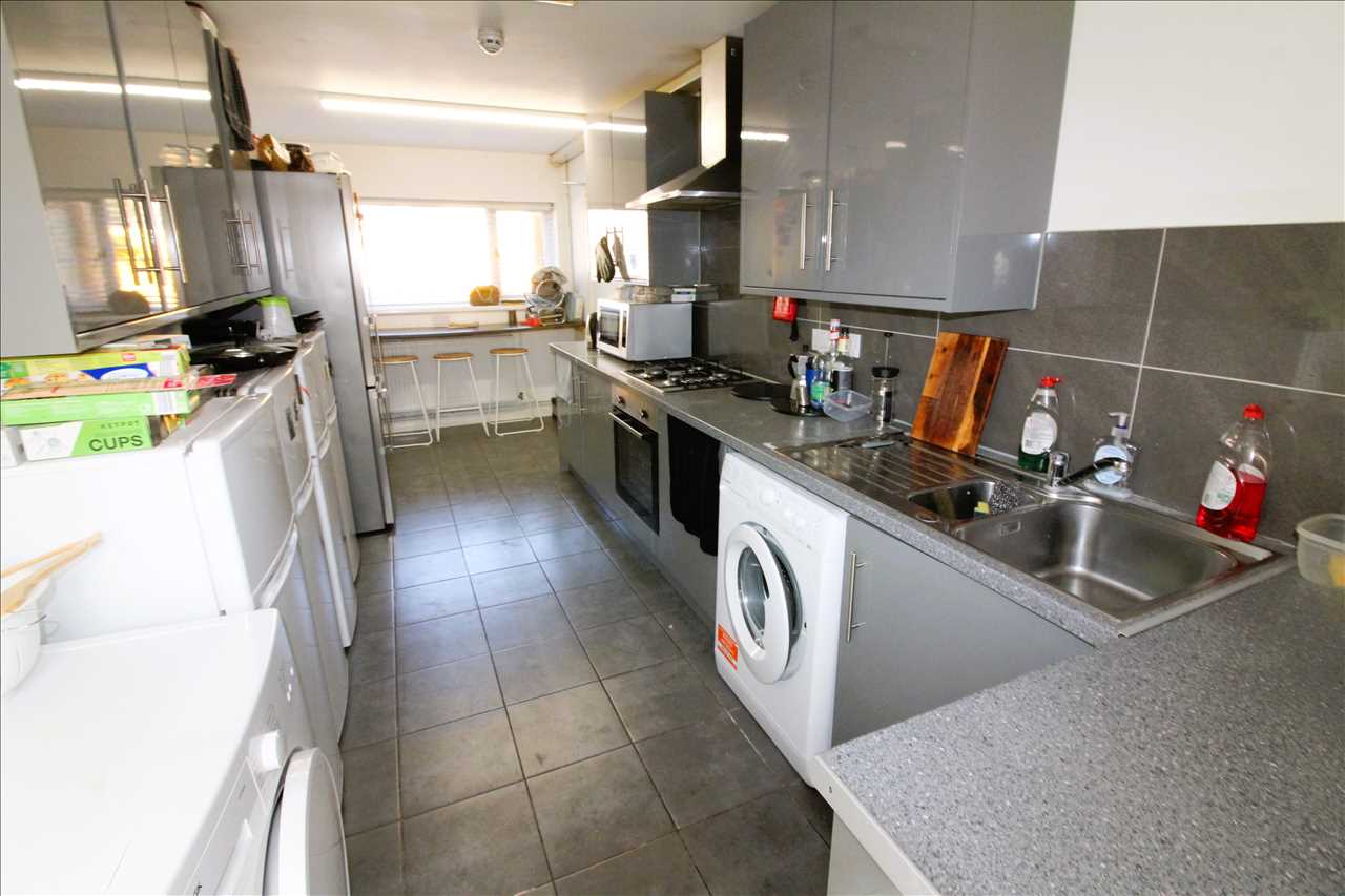 Bridgeford Court, Oldbrook - Picture 3