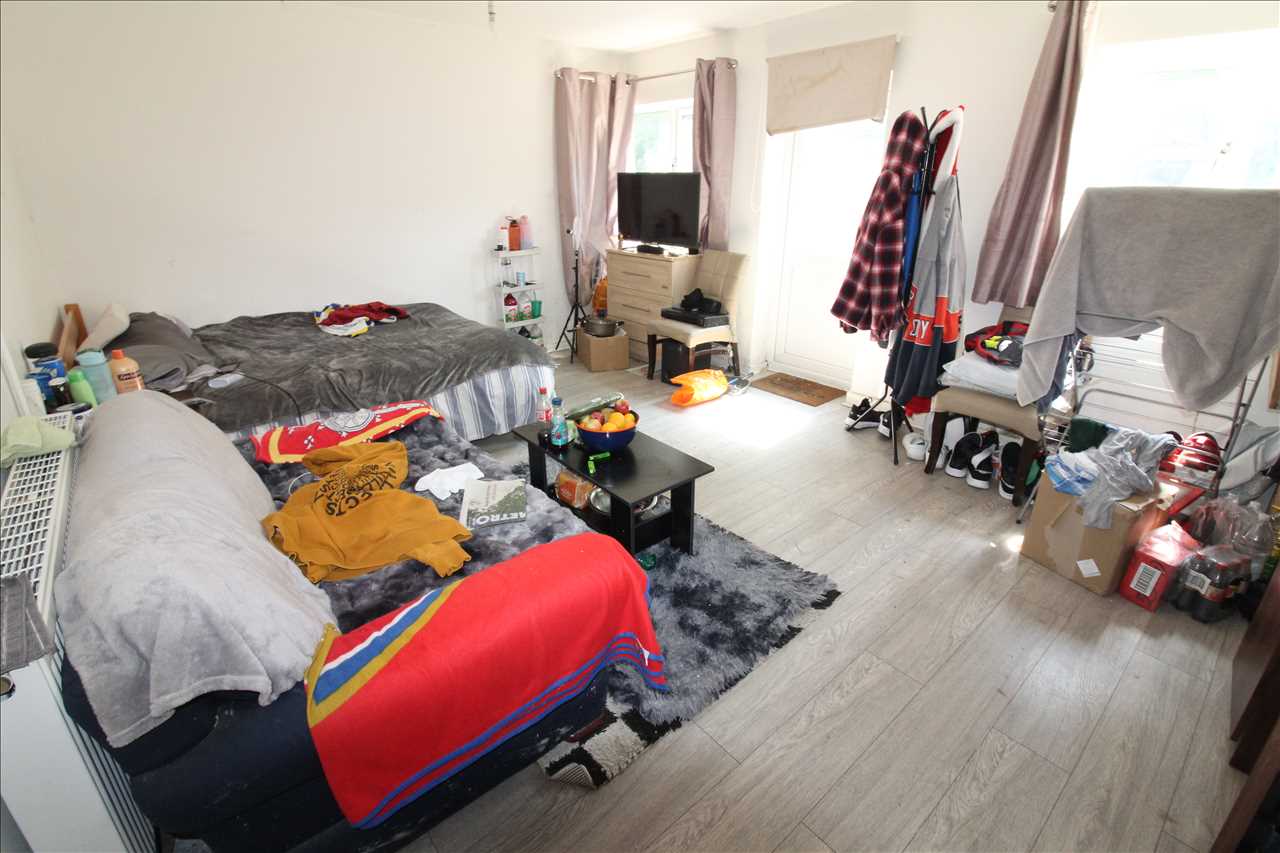 Bridgeford Court, Oldbrook - Picture 5