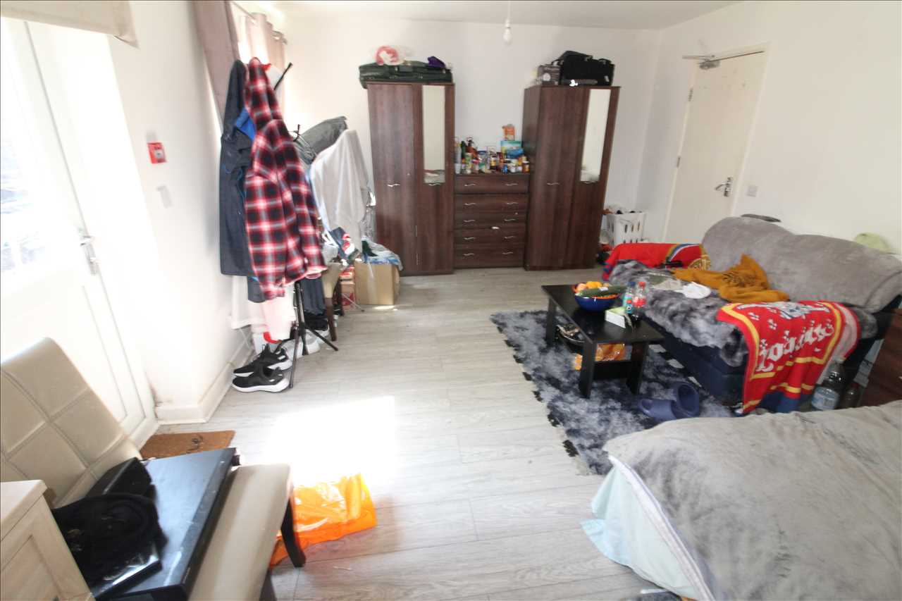 Bridgeford Court, Oldbrook - Picture 6