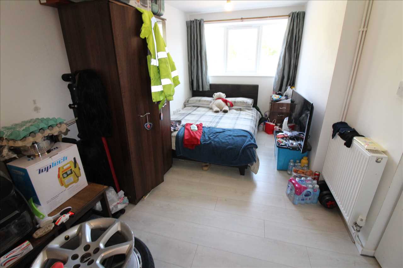 Kernow Crescent, Fishermead - Picture 2