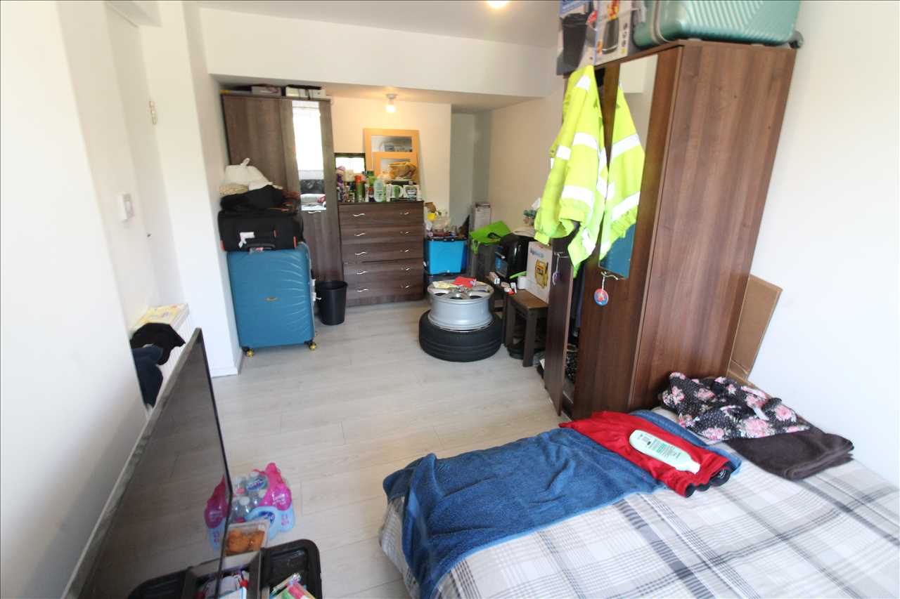 Kernow Crescent, Fishermead - Picture 3