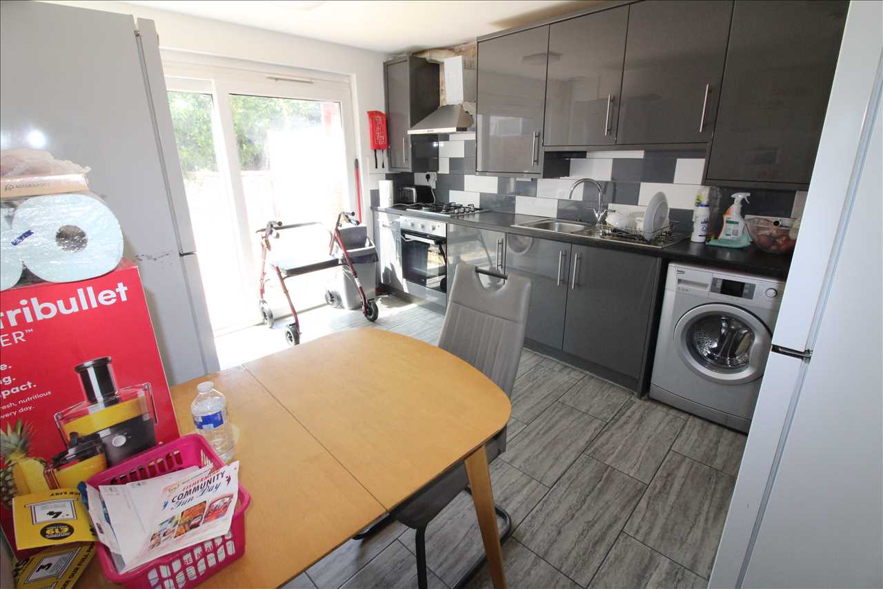 Kernow Crescent, Fishermead - Picture 5