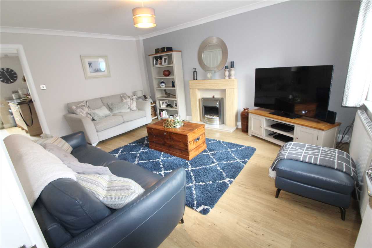 Queen Anne Street, New Bradwell - Picture 2