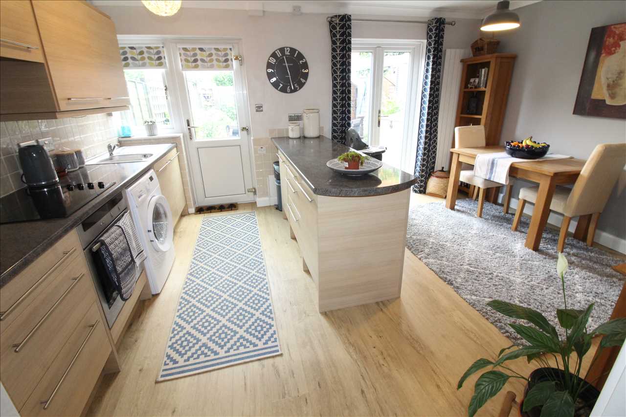 Queen Anne Street, New Bradwell - Picture 4