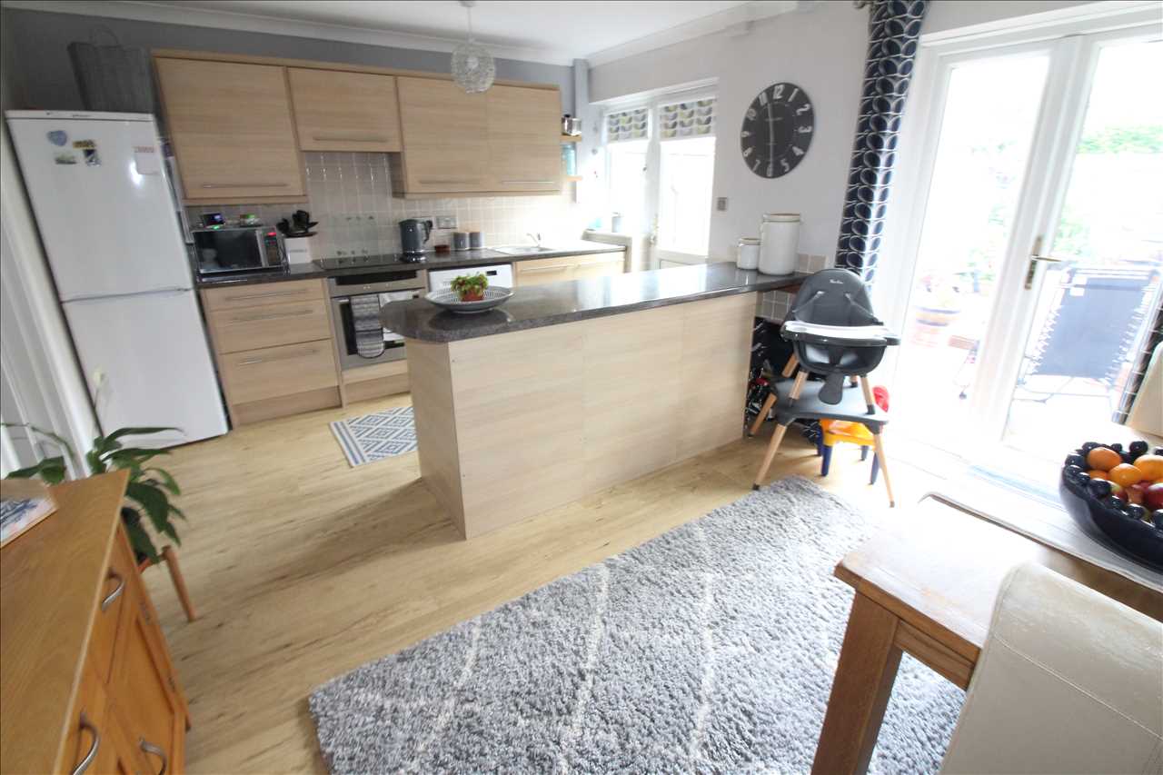 Queen Anne Street, New Bradwell - Picture 5