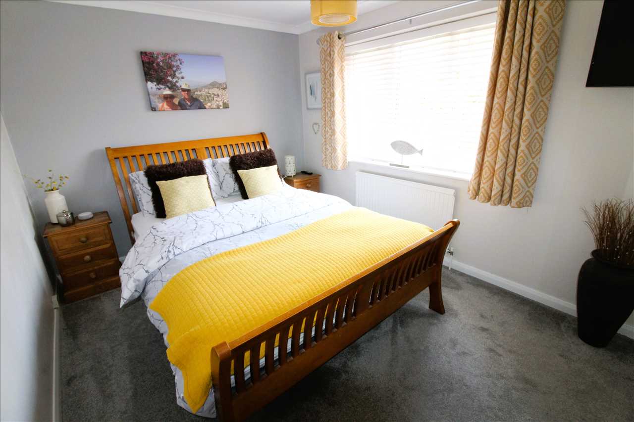 Queen Anne Street, New Bradwell - Picture 6