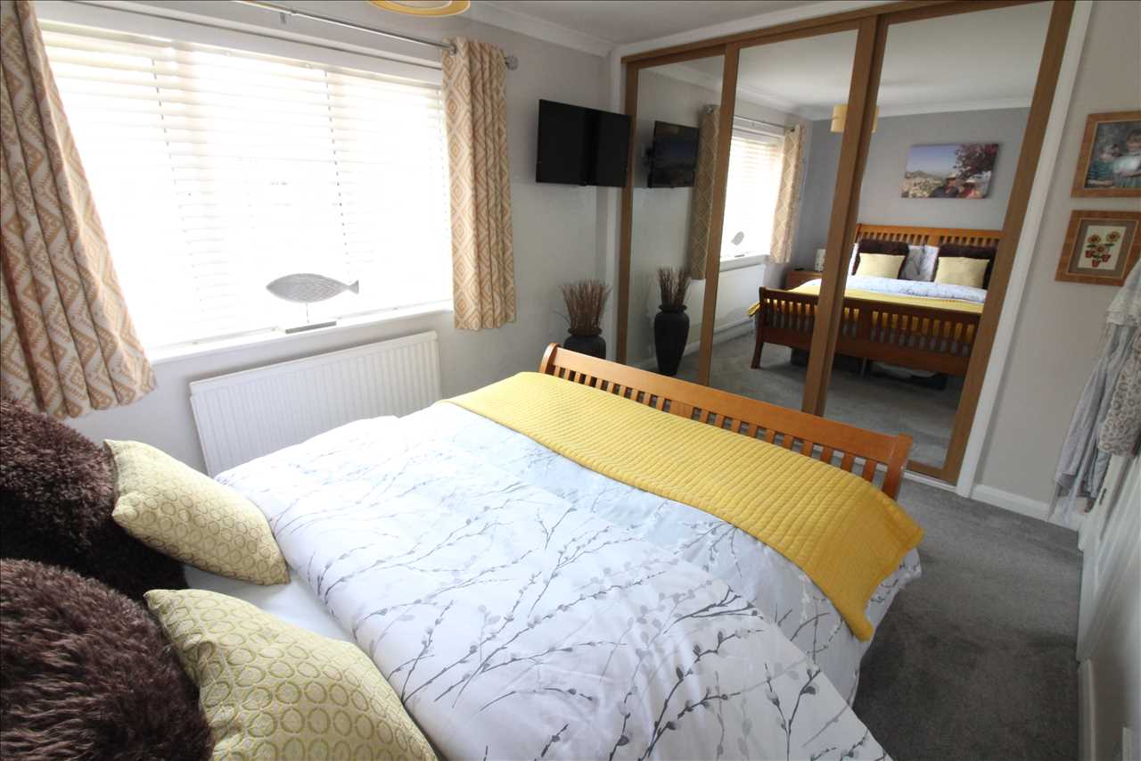 Queen Anne Street, New Bradwell - Picture 7