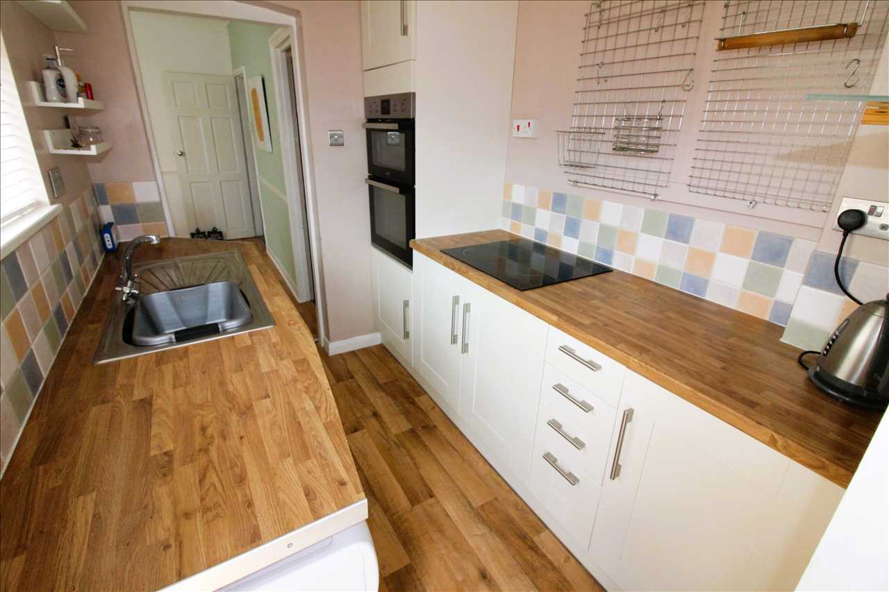 School Street, New Bradwell - Picture 4