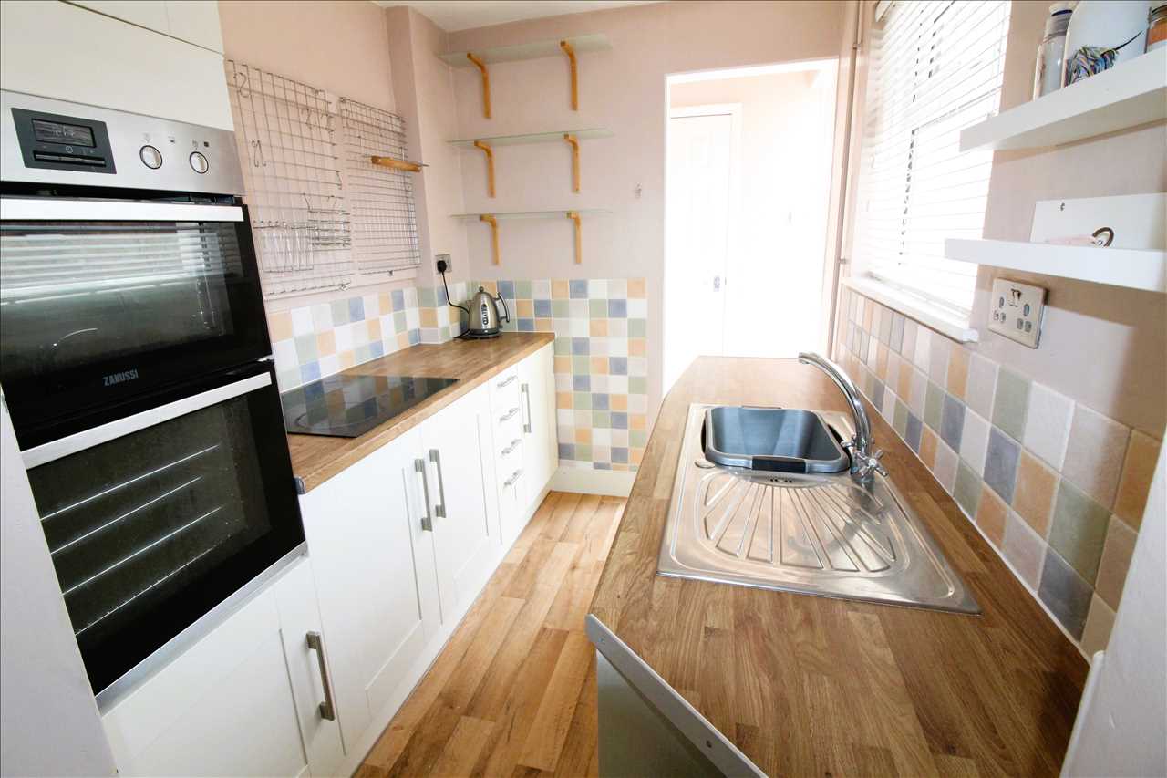 School Street, New Bradwell - Picture 5
