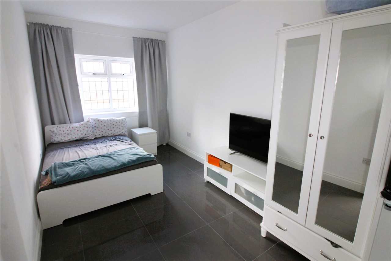 Rose Court, Wolverton - Picture 4