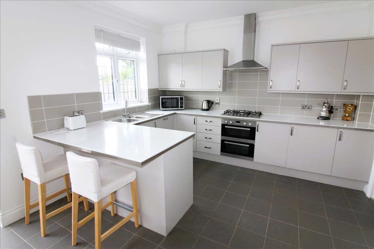 Rose Court, Wolverton - Picture 5