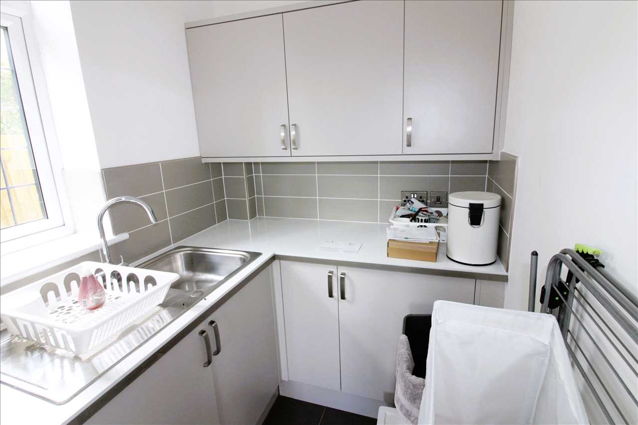 Rose Court, Wolverton - Picture 9
